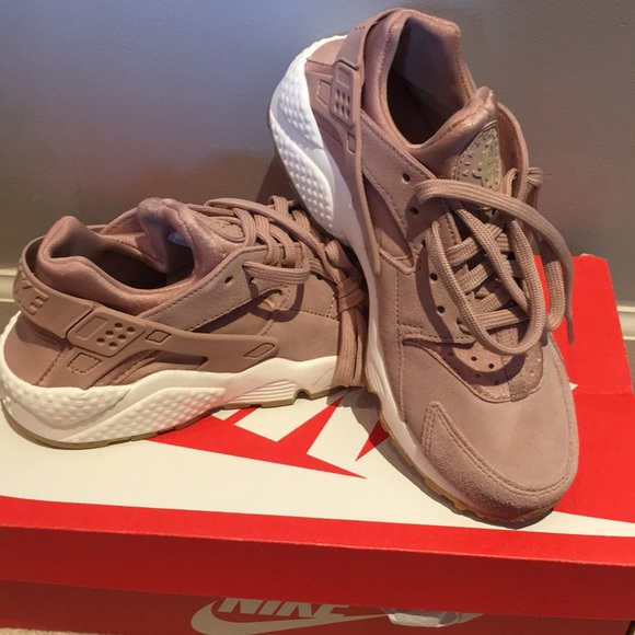 Nike Shoes - Brand new woman’s Air Huarache Run SD